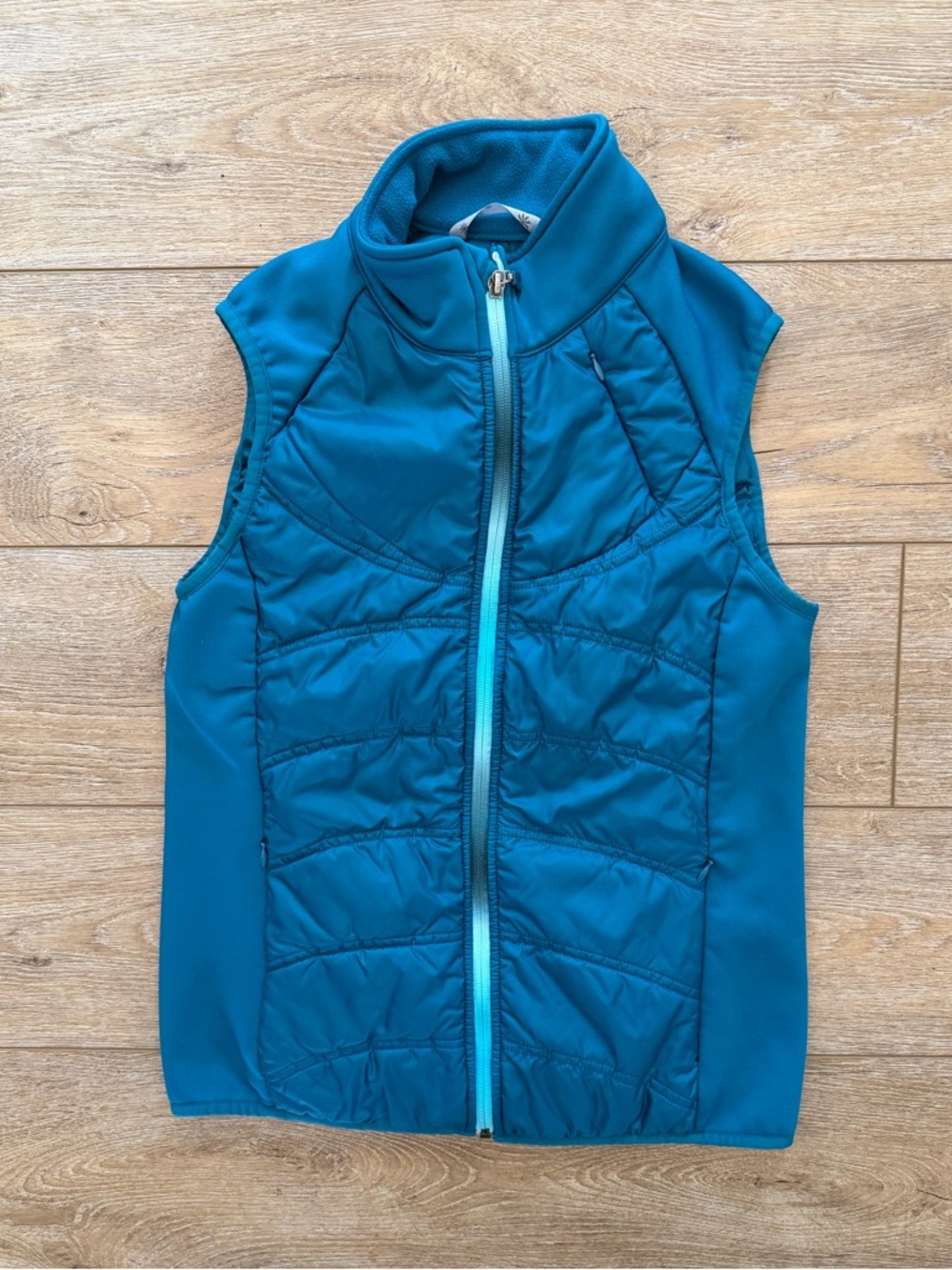 Athleta Flashback Embroidered Vest hybrid design‎ quilted water-resistant Medium